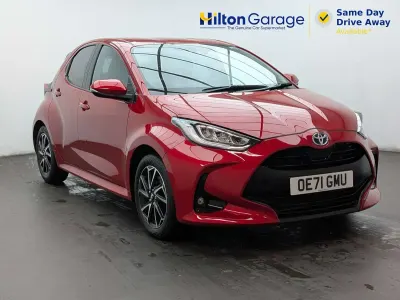 Used Toyota Yaris Design 116 HP (85 kW) 2022 Red Hatchback
