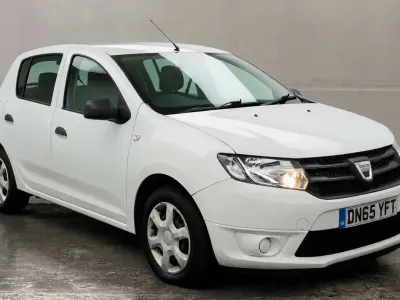 Used Dacia Sandero Ambiance 90 HP (66 kW) 2015 White Hatchback