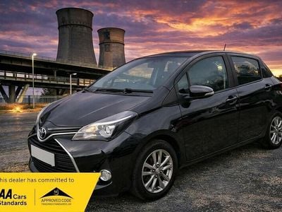Used Toyota Yaris 99 HP (72 kW) 2015 Black Hatchback