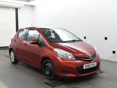 Used Toyota Yaris Multidrive S 99 HP (72 kW) 2012 Red Hatchback