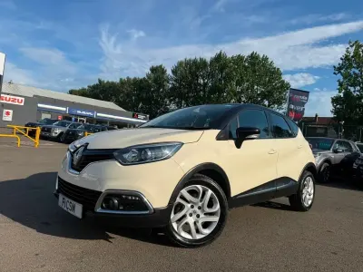 Used Renault Captur Dynamique 90 HP (66 kW) 2016 Cream/black SUV