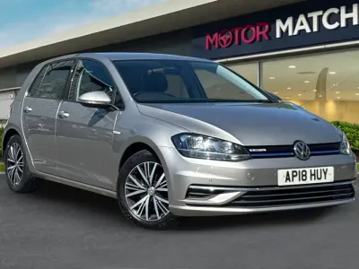 Używany VW Golf VII SE 2018 Srebrny Hatchback