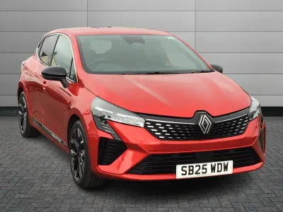 Used Renault Clio V Techno 143 HP (105 kW) 2025 Renault id  flame red  Hatchback