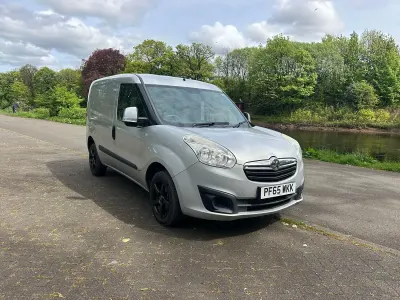Używany Vauxhall Combo Sportive 90 KM (66 kW) 2015 Srebrny Minivan