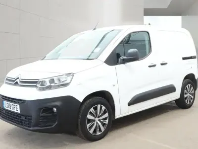 Used Citroën Berlingo Start 100 HP (73 kW) 2019 White MPV