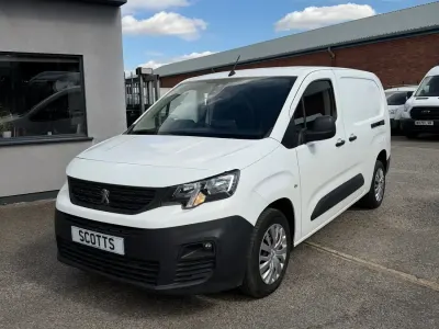 Used Peugeot Partner 131 HP (96 kW) 2021 White MPV