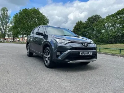 Usado Toyota RAV4 Business Edition 143 HP (105 kW) 2016 Cinzento SUV
