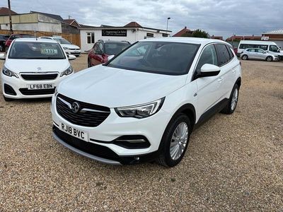 Used Vauxhall Grandland X Sport 130 HP (95 kW) 2018 White SUV