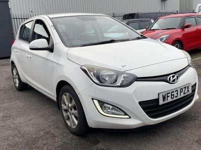 Used Hyundai i20 Style 85 HP (62 kW) 2013 White Hatchback