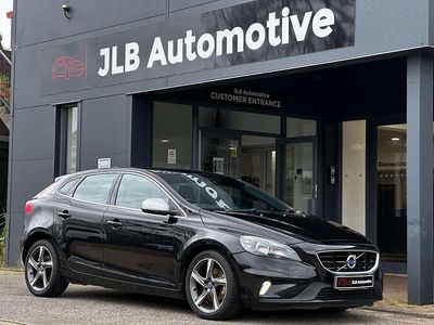Begagnad Volvo V40 R-Design 120 HK (88 kW) 2015 Svart Halvkombi