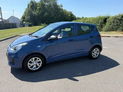 Used Hyundai i10 67 HP (49 kW) 2017 Blue Hatchback