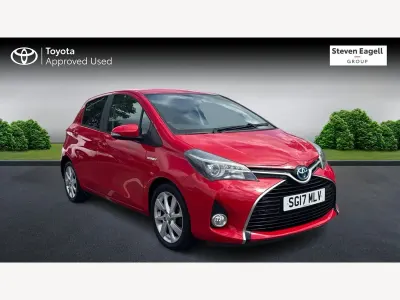 Used Toyota Yaris 100 HP (73 kW) 2017 Red Hatchback