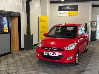 Usado Hyundai i10 Active 86 HP (63 kW) 2012 Vermelho Citadino
