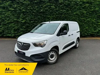 Used Vauxhall Combo 100 HP (73 kW) 2021 White MPV