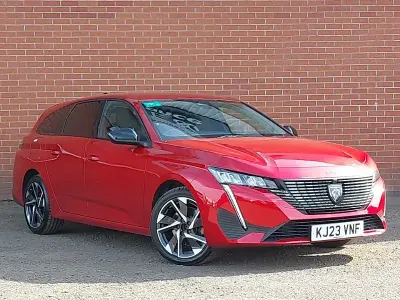 Used Peugeot 308 Allure Premium 131 HP (96 kW) 2023 Red Estate