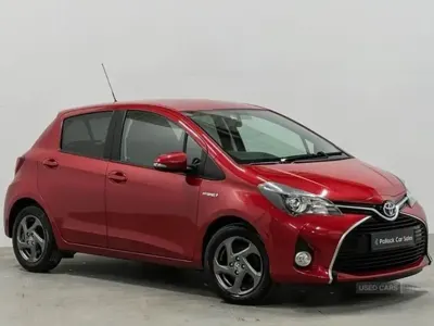 Used Toyota Yaris 101 HP (74 kW) 2016 Red Hatchback