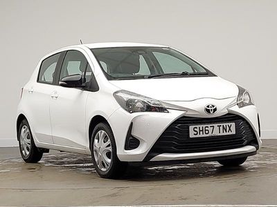 Used Toyota Yaris Active 69 HP (50 kW) 2017 White Hatchback