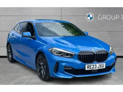 Begagnad BMW 118 M Sport 136 HK (100 kW) 2023 Blå Halvkombi