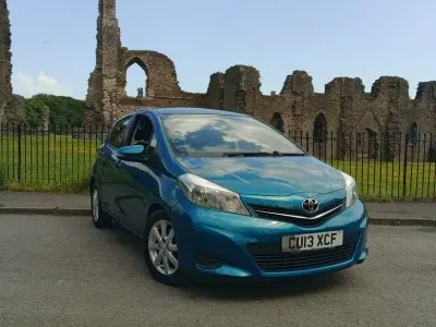 Usado Toyota Yaris 101 HP (74 kW) 2013 Turquesa Citadino