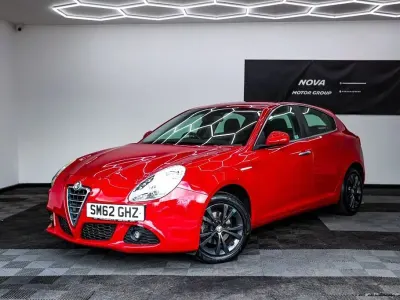 Begagnad Alfa Romeo Giulietta Lusso 105 HK (77 kW) 2013 Röd Halvkombi