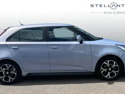 Begagnad MG MG3 Exclusive 105 HK (77 kW) 2022 Grå Halvkombi