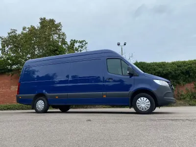 Used Mercedes Sprinter Progressive 168 HP (123 kW) 2020 Blue Van