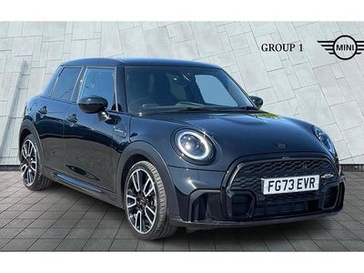 Begagnad Mini Cooper Comfort 136 HK (100 kW) 2023 Svart Halvkombi