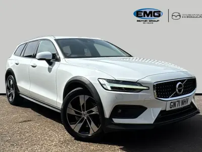 Used Volvo V60 CC 250 HP (183 kW) 2021 White Estate