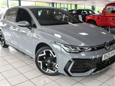 Second-hand VW Golf VIII R-line 150 CP (110 kW) 2025 Gri Hatchback