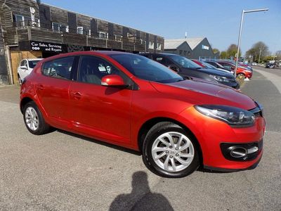 Used Renault Mégane III Dynamique 2015 Red Hatchback