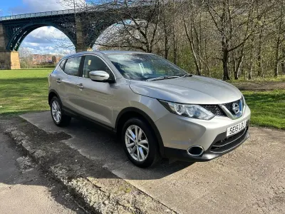 Używany Nissan Qashqai Acenta 2015 Srebrny SUV