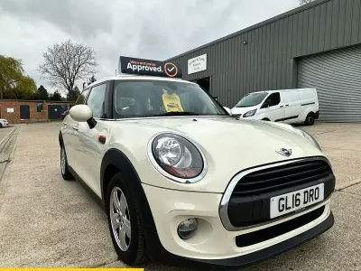 Used Mini ONE Hatch 102 HP (75 kW) 2016 White Hatchback