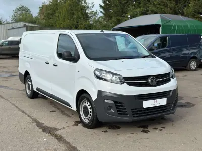 Used Vauxhall Vivaro S 100 HP (73 kW) 2023 White MPV