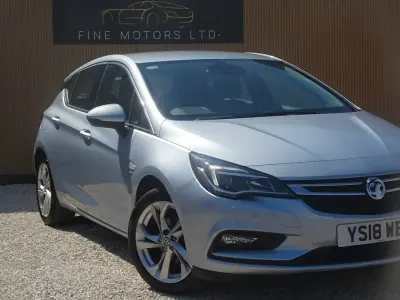 Used Vauxhall Astra SRi 105 HP (77 kW) 2018 Silver Hatchback