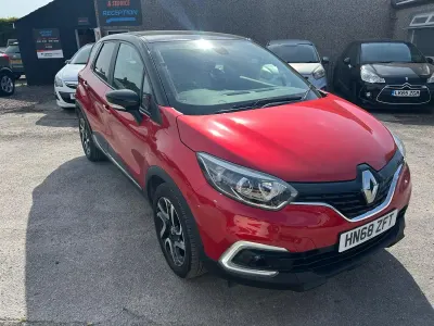 Used Renault Captur Iconic 90 HP (66 kW) 2018 Red/black SUV