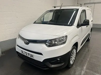 Used Toyota Proace 100 HP (73 kW) 2023 White MPV