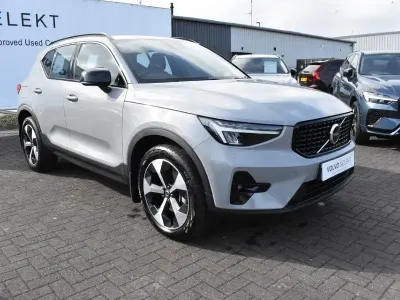 Usado Volvo XC40 Plus 2025 Cinzento SUV