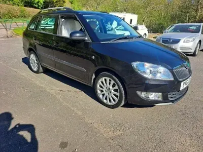 Usado Skoda Fabia Elegance 105 CV (77 kW) 2011 Negro Familiar