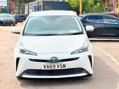 Used Toyota Prius 140 HP (102 kW) 2026 White Hatchback