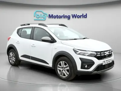 Używany Dacia Sandero Expression 90 KM (66 kW) 2023 Biały Hatchback