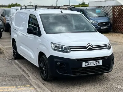 Used Citroën Berlingo Start 130 HP (95 kW) 2021 White MPV