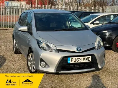Usata Toyota Yaris Hybrid 2013 Argento Utilitaria