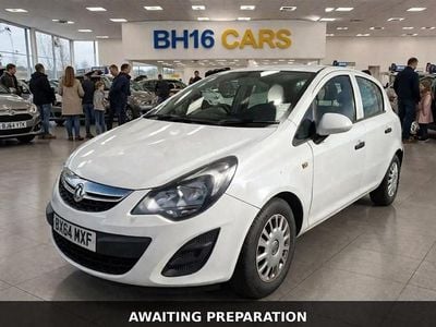 Used Vauxhall Corsa S 95 HP (69 kW) 2014 White Hatchback