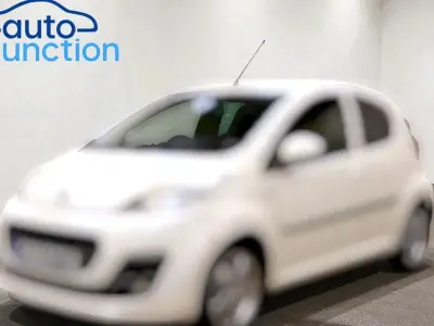 Used Peugeot 107 Allure 68 HP (50 kW) 2013 White Hatchback