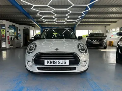Używany Mini Cooper Classic 2019 Srebrny Hatchback