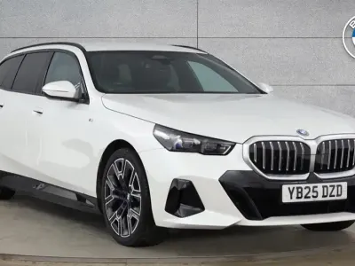 Begagnad BMW 530e M Sport 295 HK (216 kW) 2025 Vit Kombi