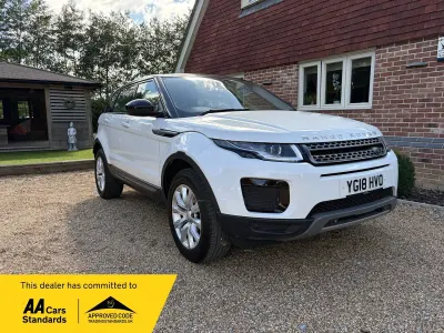 Used Land Rover Range Rover evoque SE 2018 White Estate