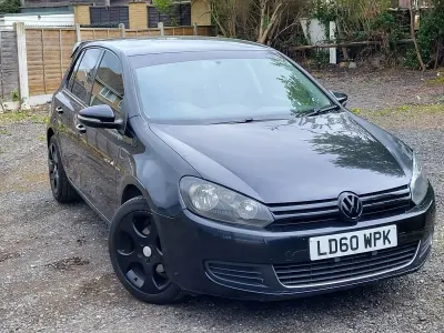 Usado VW Golf VI S 105 HP (77 kW) 2010 Preto Citadino