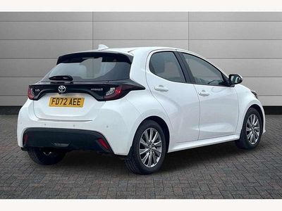 Used Toyota Yaris Hybrid 116 HP (85 kW) 2022 White Hatchback