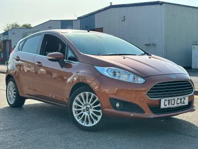 Used Ford Fiesta Titanium 75 HP (55 kW) 2013 Yellow Hatchback